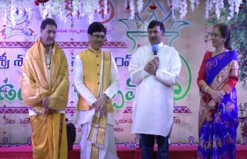 The Silicon Andhra University celebrated “Shubhakruthu” Ugadi at the beautifully decorated hall at their University. The traditional Panchanga shravanam and Kavitha goshti were held with Shri Marepalli Nagavenkata Sarma conducting proceedings on Panchanga Shravanam. The achievements of Silicon Andhra in promoting Kuchipudi dance, Indian music and the Indian languages are highly appreciated. The Consul General of India Dr. T.V. Nagendra Prasad while appreciating their initiatives in promoting culture and language conveyed good wishes for their expansion plans in the University. He particularly appreciated the passion with which Shri Anand Kuchibotla has been pursuing the objectives of the Silicon Andhra University.